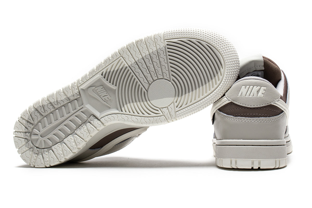 Nike - Dunk Low GTX
Style # HQ2053-002
Color : Light Bone / Sail / Mink Brown