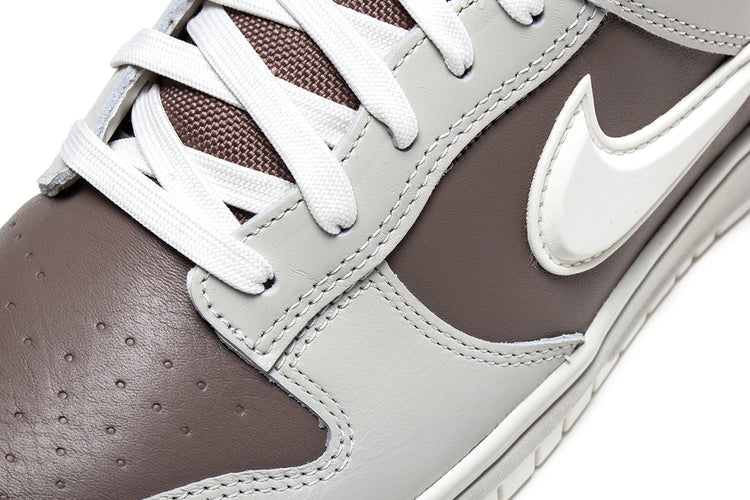 Nike - Dunk Low GTX
Style # HQ2053-002
Color : Light Bone / Sail / Mink Brown