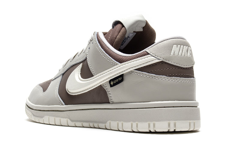 Nike - Dunk Low GTX
Style # HQ2053-002
Color : Light Bone / Sail / Mink Brown