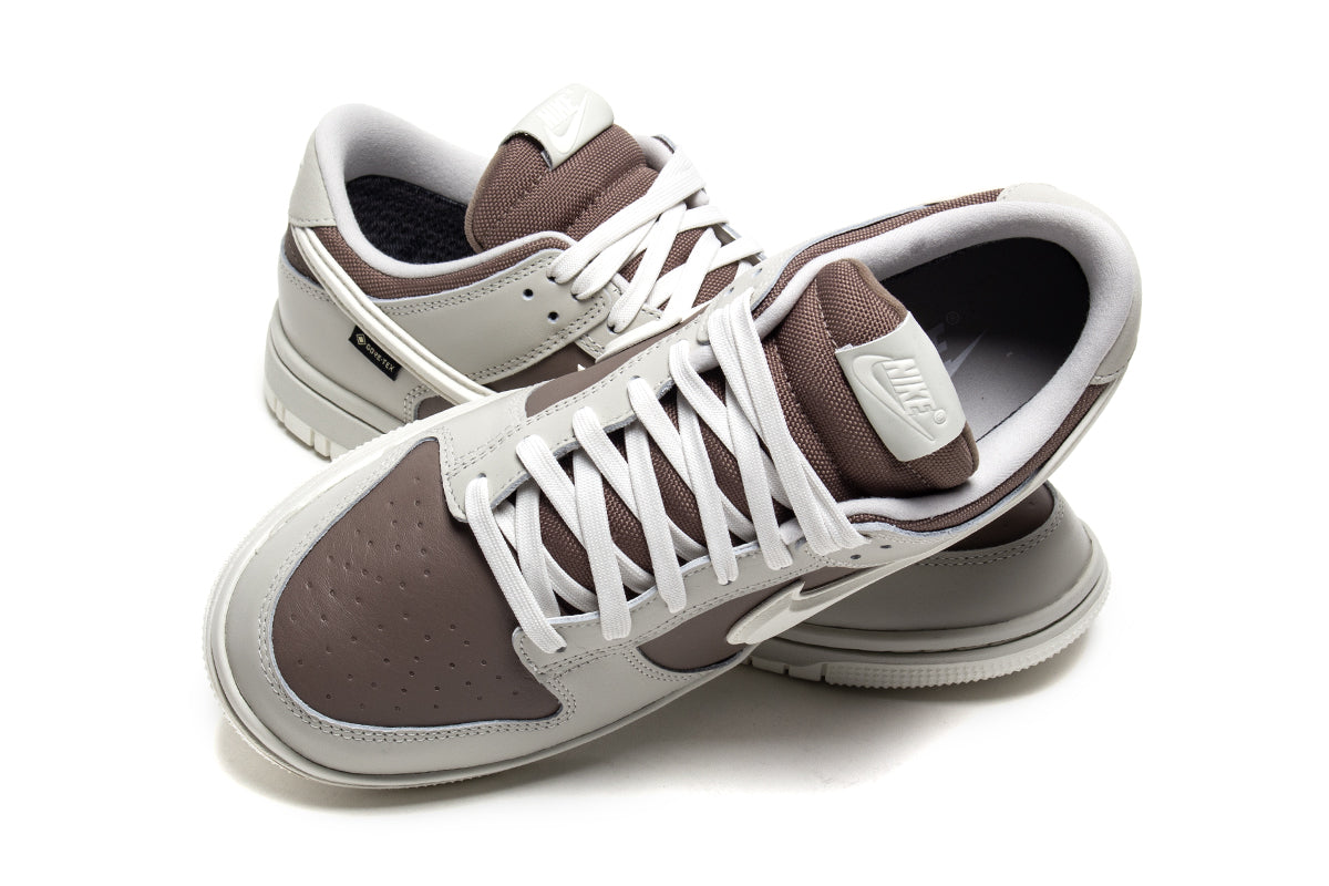 Nike - Dunk Low GTX
Style # HQ2053-002
Color : Light Bone / Sail / Mink Brown