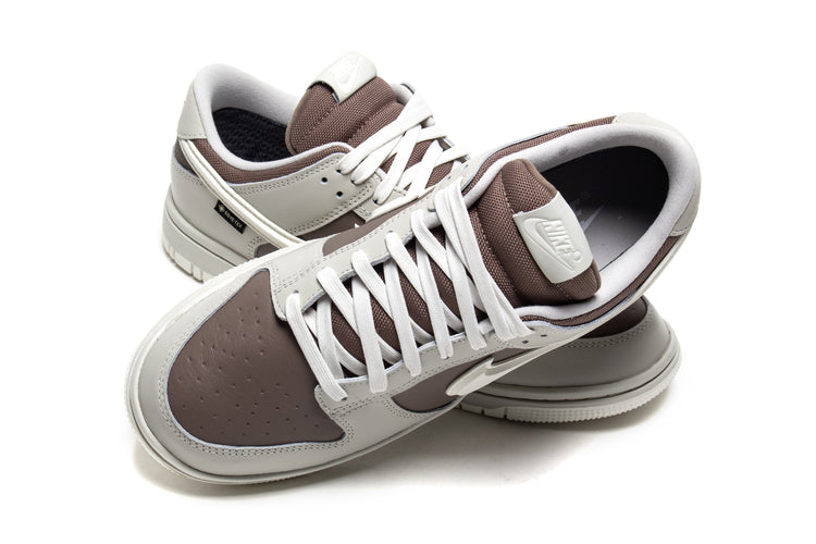 Nike - Dunk Low GTX
Style # HQ2053-002
Color : Light Bone / Sail / Mink Brown