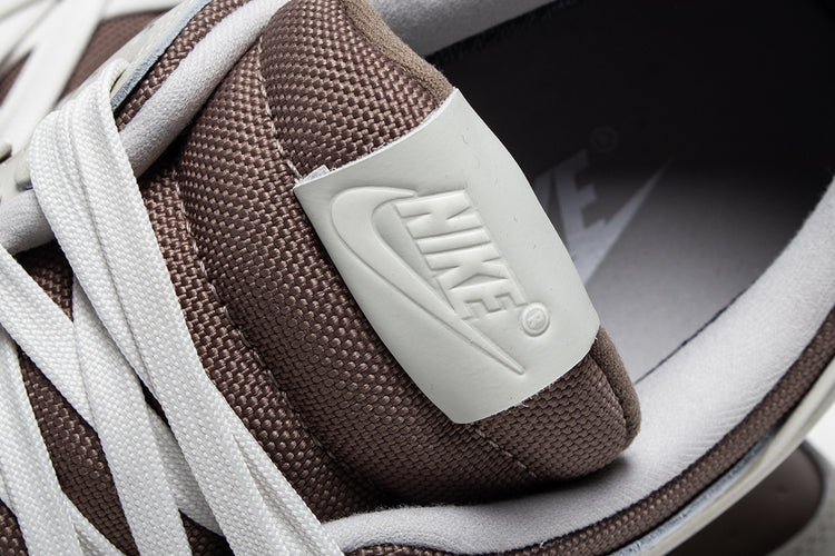 Nike - Dunk Low GTX
Style # HQ2053-002
Color : Light Bone / Sail / Mink Brown