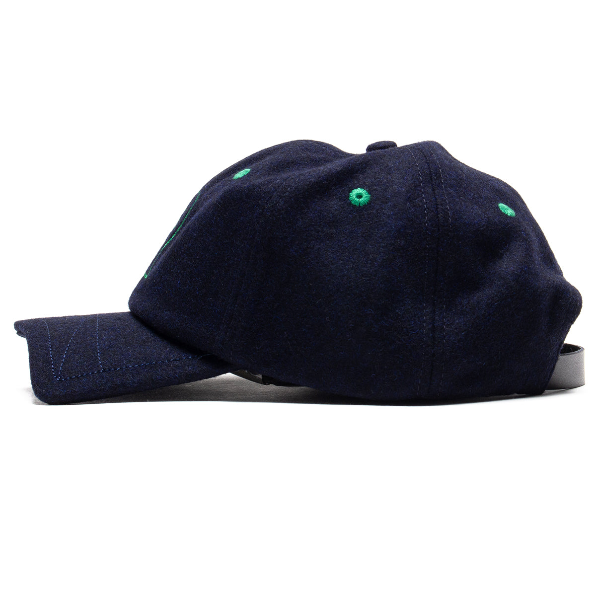 Brain Dead - Batwing Logohead Flannel Hat
Color : Navy