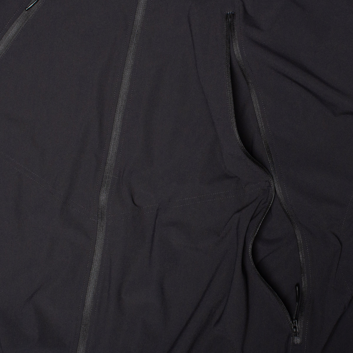 District Vision - Performance Lab Zippered Jacket
Style # DV0140-A
Color : Black