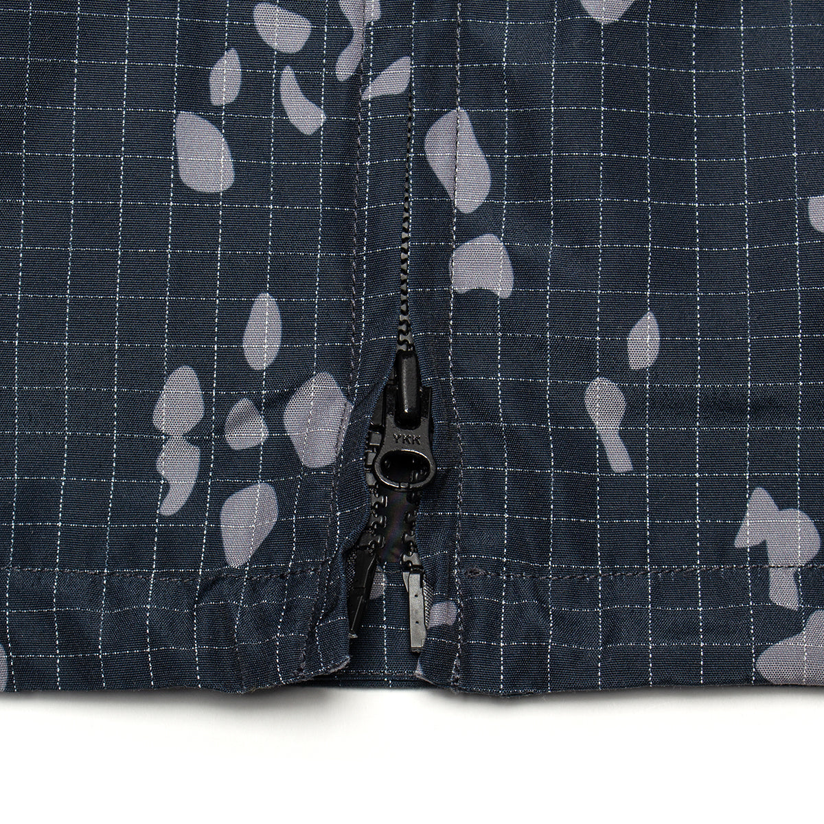 Snow Peak - Reflective Night Camo Jacket
Color : Grey PT