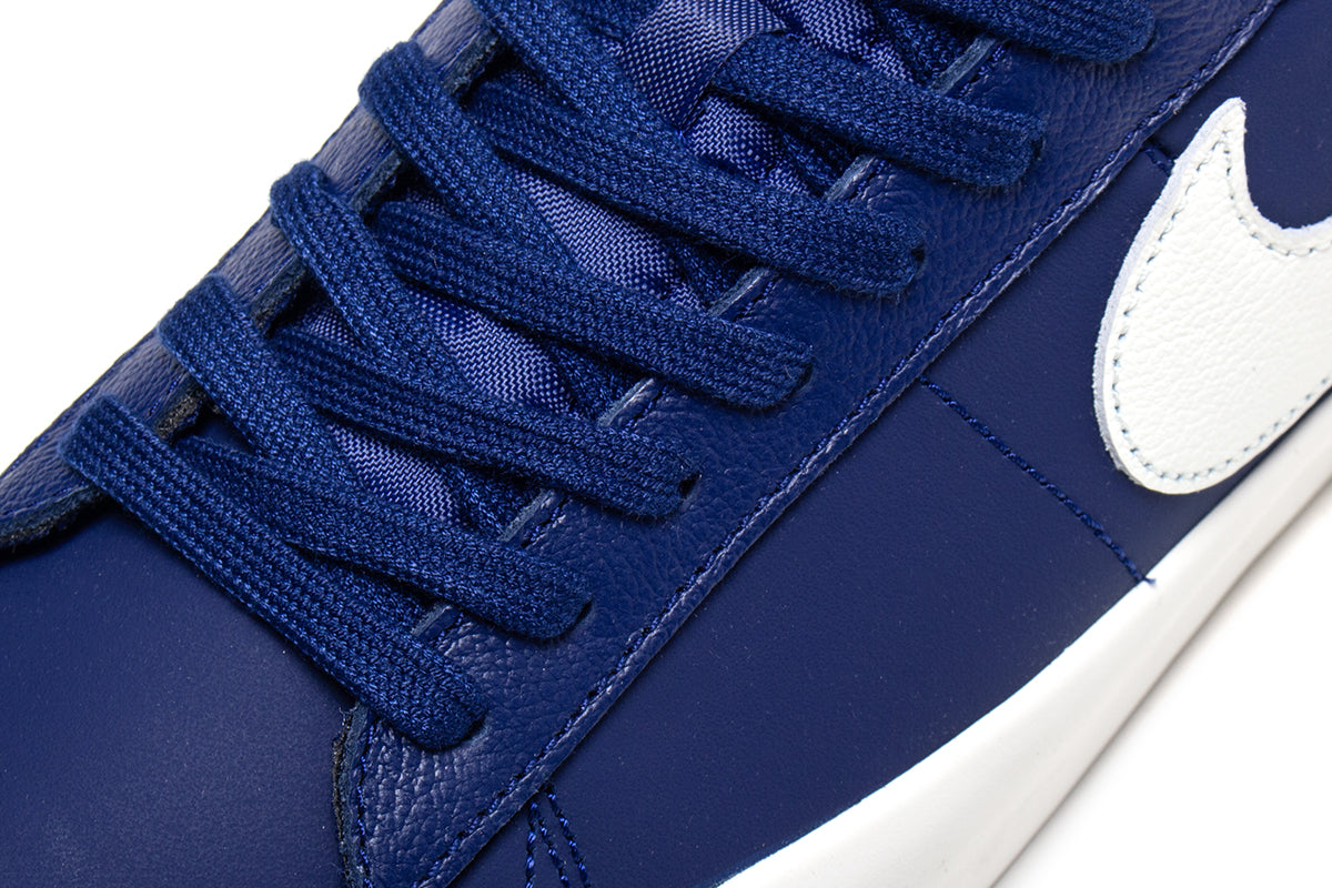 Nike SB - Blazer Low Pro GT
Style # DV1226-400
Color : Blue Void / Sail
