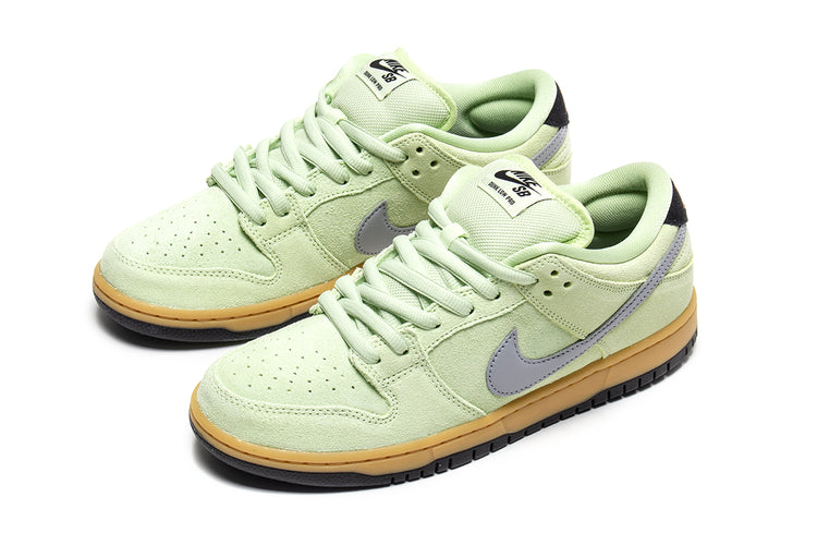 Nike SB - Dunk Low "Verdugo Mountain"
Style # HQ1626-300
Color : LT Liquid Lime / Wolf Grey / Black