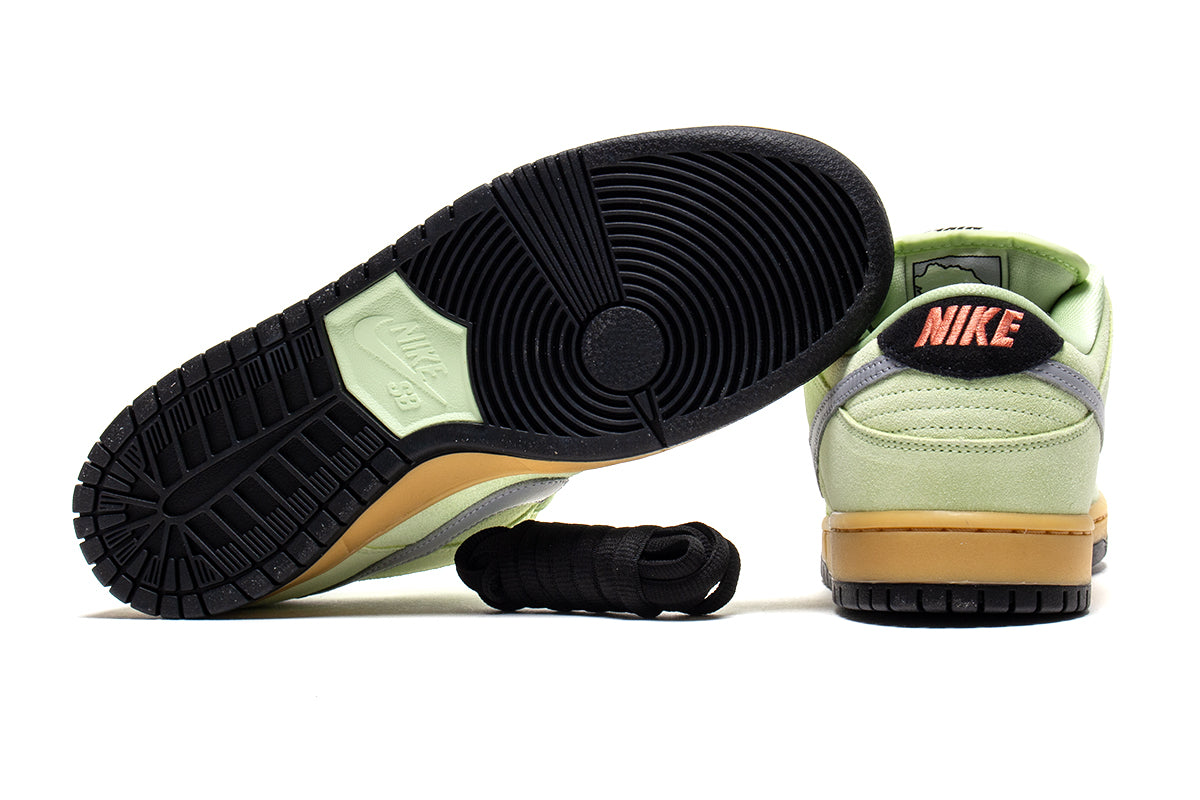 Nike SB - Dunk Low "Verdugo Mountain"
Style # HQ1626-300
Color : LT Liquid Lime / Wolf Grey / Black