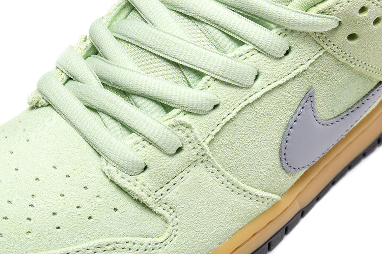 Nike SB - Dunk Low "Verdugo Mountain"
Style # HQ1626-300
Color : LT Liquid Lime / Wolf Grey / Black