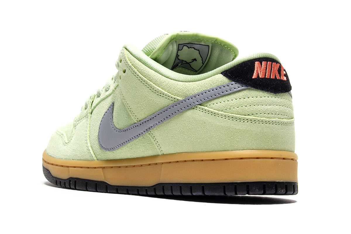 Nike SB - Dunk Low "Verdugo Mountain"
Style # HQ1626-300
Color : LT Liquid Lime / Wolf Grey / Black