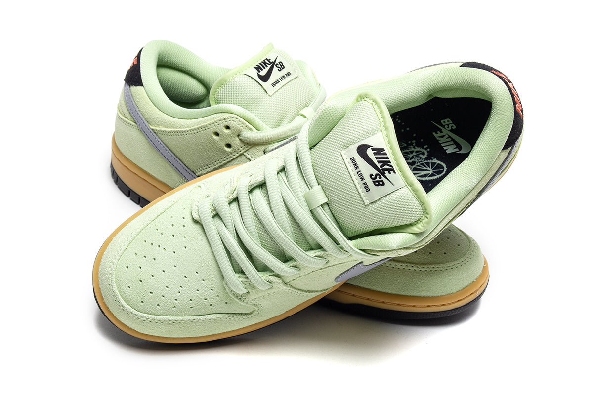 Nike SB - Dunk Low "Verdugo Mountain"
Style # HQ1626-300
Color : LT Liquid Lime / Wolf Grey / Black