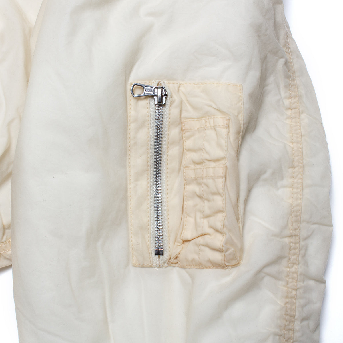 Stussy | Quilted Waxed Bomber
Style # 115803
Color : Cream