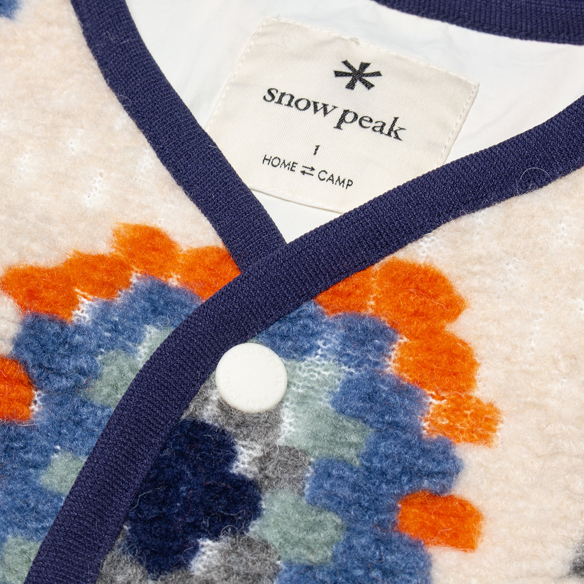 Snow Peak - Women's Wool Jacquard Cardigan
Color : Ivory
Materials : 70% Recycled Polyester / 30% Wool
Jacquard weave
Large hip pockets
Piped edges
Tricot lining
Oversized, boxy fit