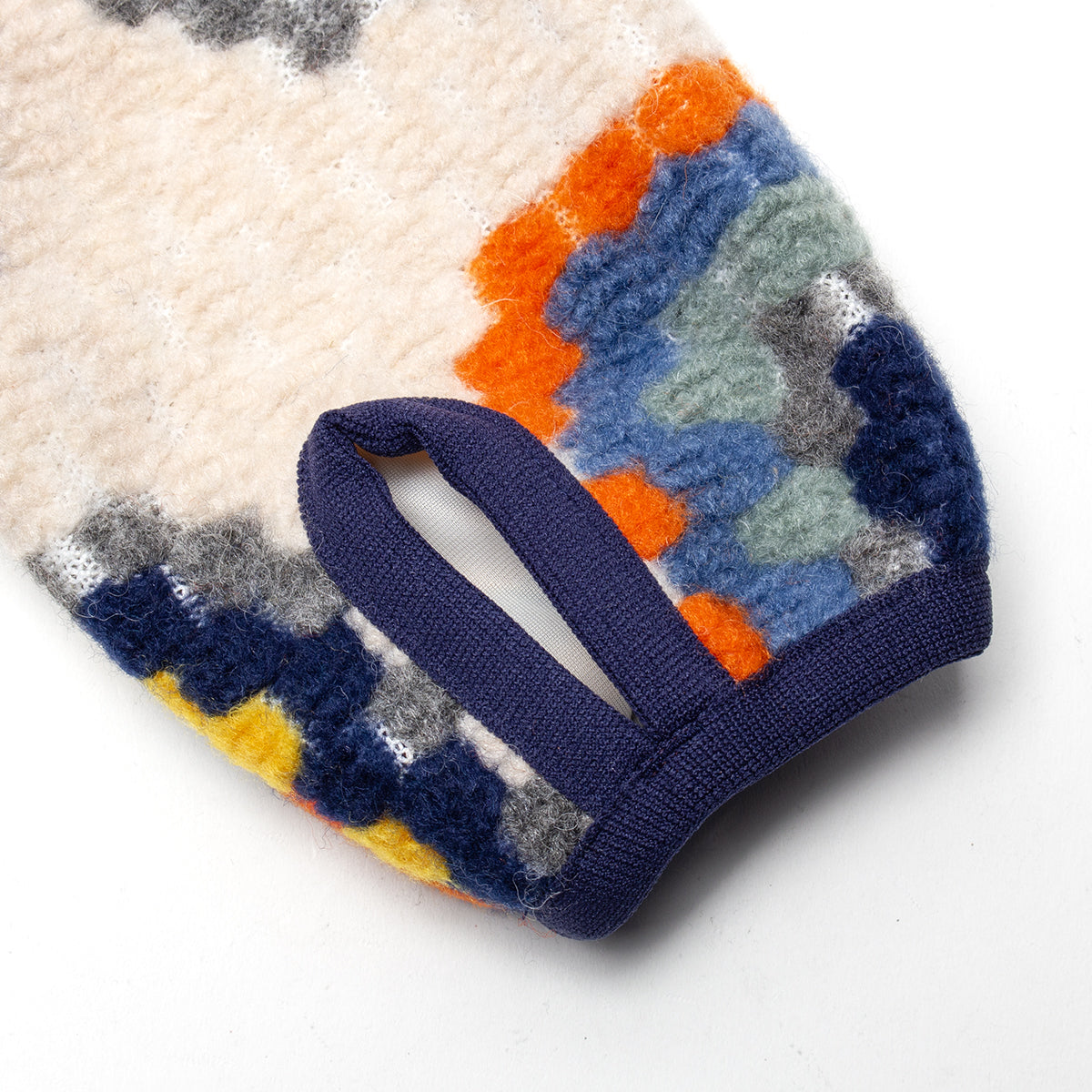 Snow Peak - Women's Wool Jacquard Cardigan
Color : Ivory
Materials : 70% Recycled Polyester / 30% Wool
Jacquard weave
Large hip pockets
Piped edges
Tricot lining
Oversized, boxy fit