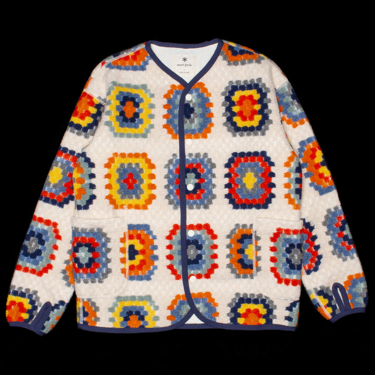 Snow Peak - Women's Wool Jacquard Cardigan
Color : Ivory
Materials : 70% Recycled Polyester / 30% Wool
Jacquard weave
Large hip pockets
Piped edges
Tricot lining
Oversized, boxy fit