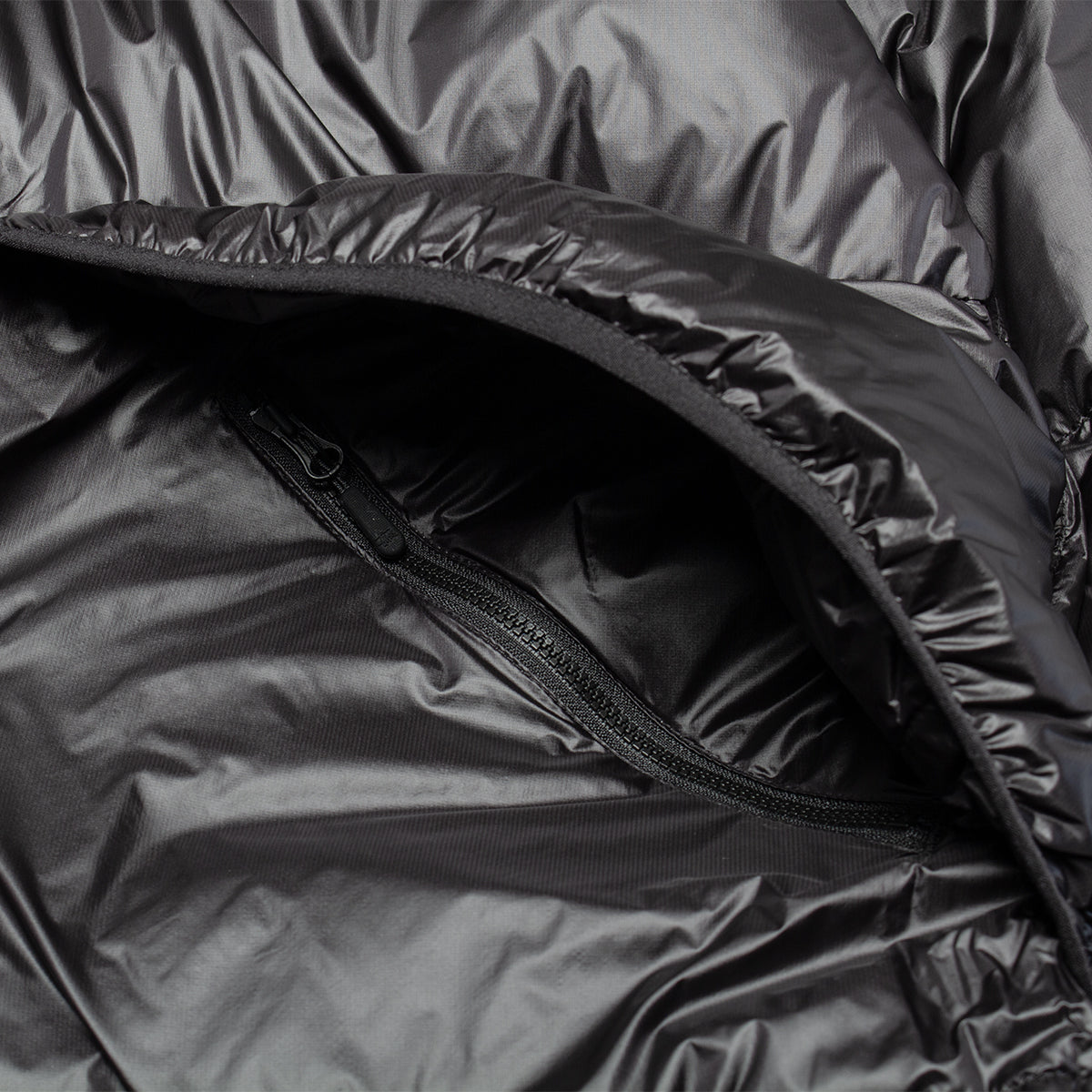 Stussy - Micro Ripstop Down Mock
Style # 115877
Color : Jet Black
