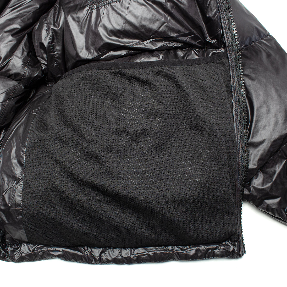 Stussy - Micro Ripstop Down Mock
Style # 115877
Color : Jet Black