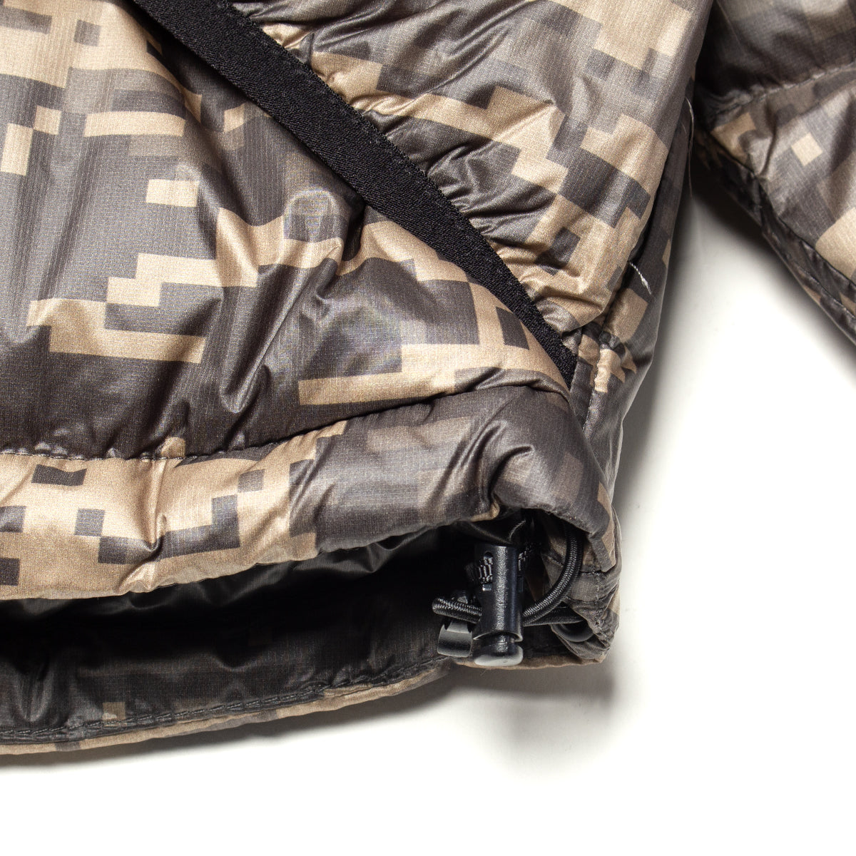 Stussy - Micro Ripstop Down Mock
Style # 115877
Color : Digital Camo