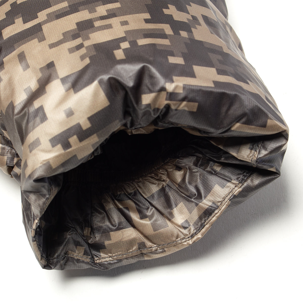 Stussy - Micro Ripstop Down Mock
Style # 115877
Color : Digital Camo