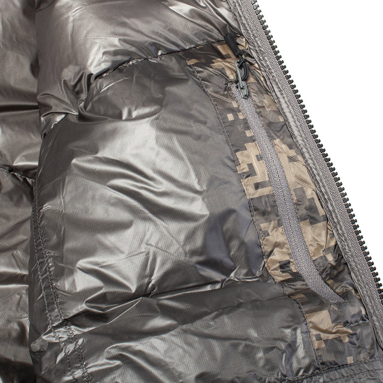 Stussy - Micro Ripstop Down Mock
Style # 115877
Color : Digital Camo