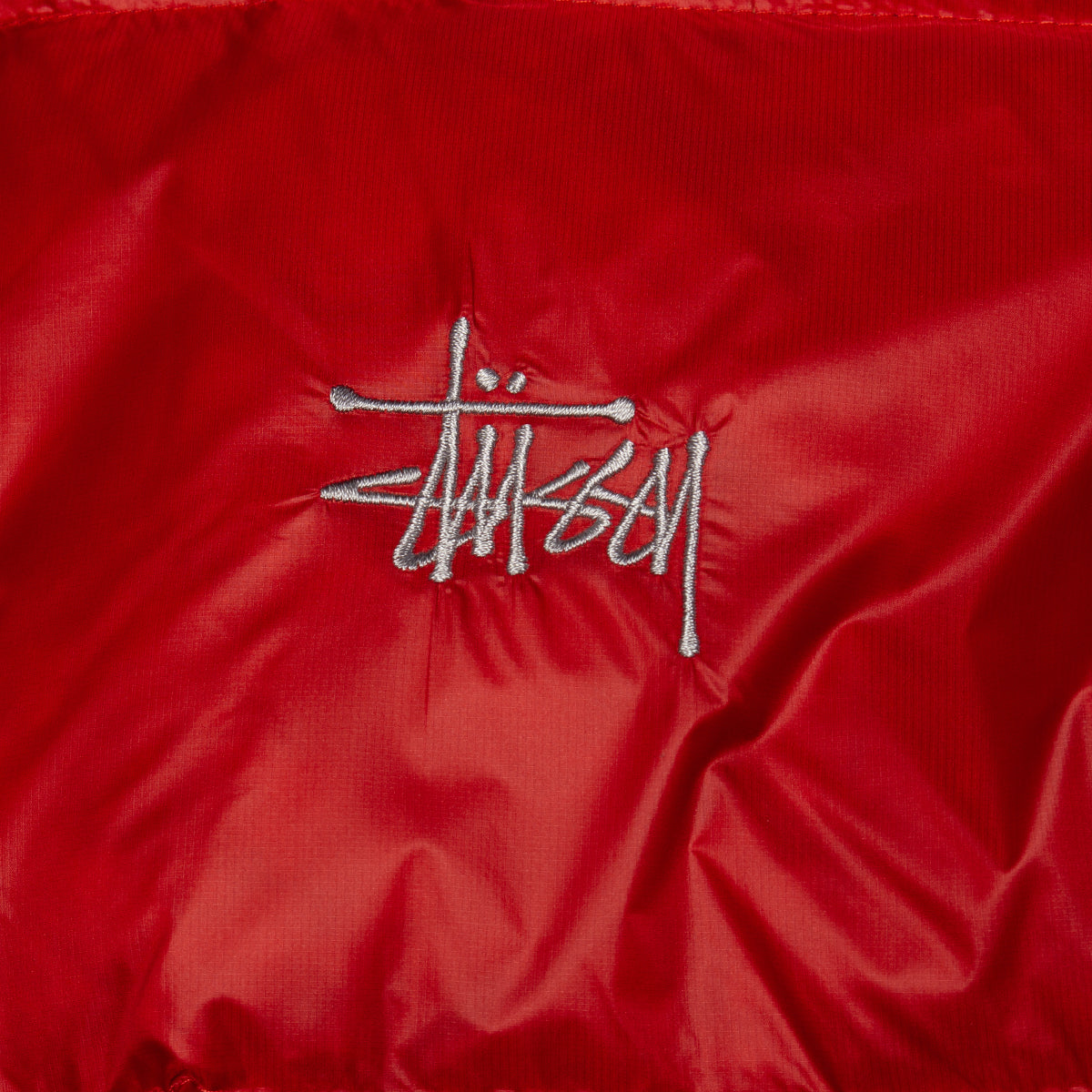 Stussy - Micro Ripstop Down Mock
Style # 115877
Color : Red