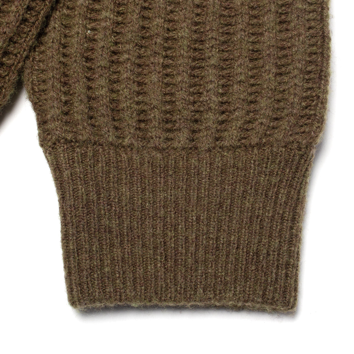 Stussy - Military Patch Zip Sweater
Style # 117269
Color : Green