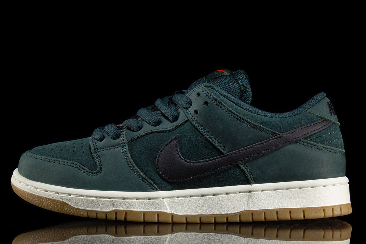 Nike SB - Dunk Low Pro
Style # FJ1674-300
Color : Deep Fir / Black / Sail