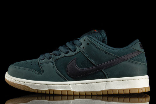 Nike SB - Dunk Low Pro
Style # FJ1674-300
Color : Deep Fir / Black / Sail