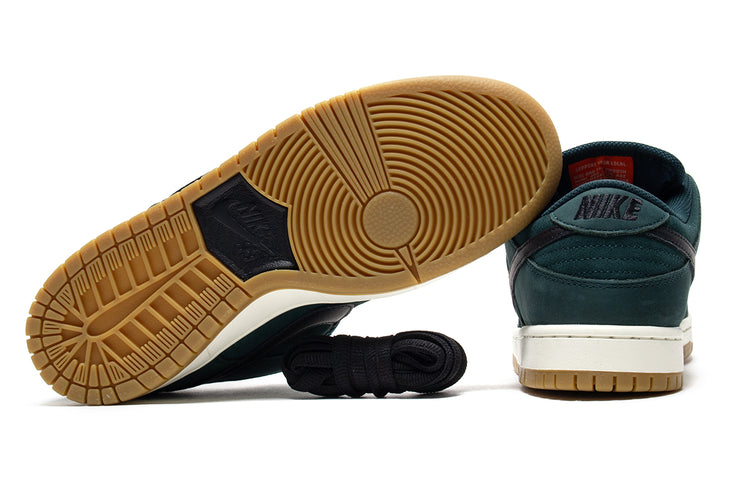 Nike SB - Dunk Low Pro
Style # FJ1674-300
Color : Deep Fir / Black / Sail