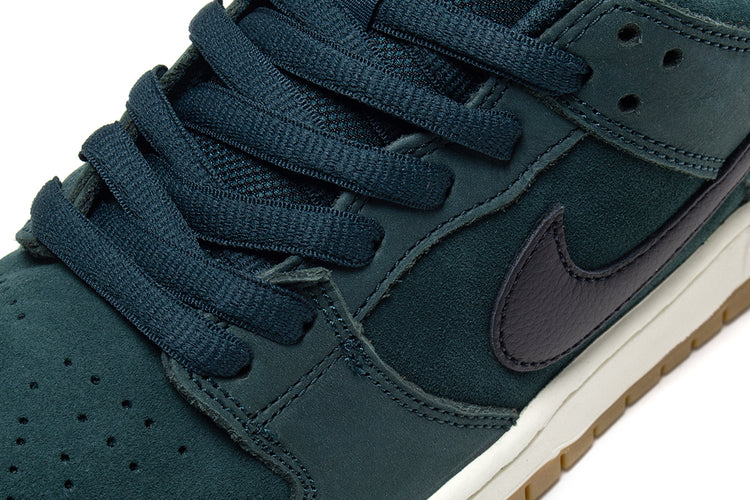 Nike SB - Dunk Low Pro
Style # FJ1674-300
Color : Deep Fir / Black / Sail