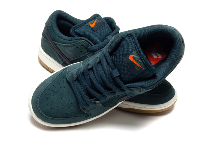 Nike SB - Dunk Low Pro
Style # FJ1674-300
Color : Deep Fir / Black / Sail
