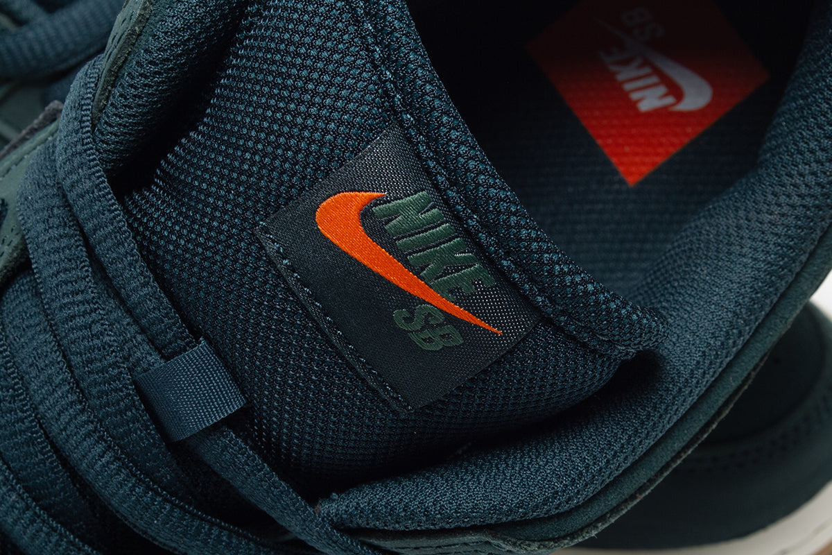 Nike SB - Dunk Low Pro
Style # FJ1674-300
Color : Deep Fir / Black / Sail