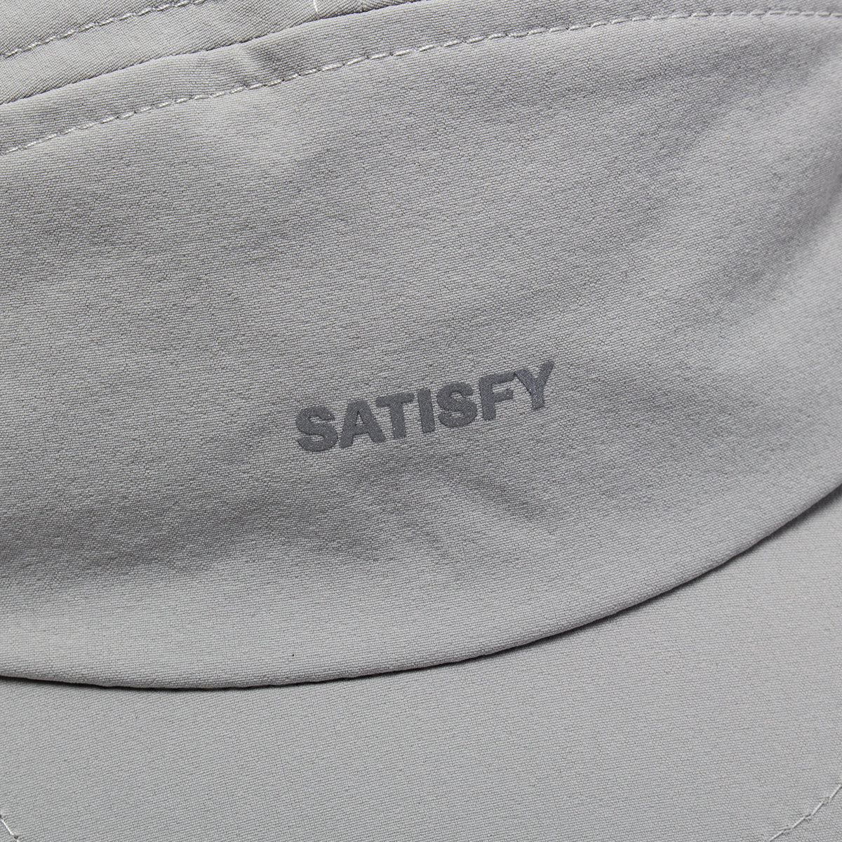 Satisfy - PeaceShell™ Cordura® Trail Cap
Color : Light Grey
Materials : 91% Cordura® Nylon / 9% Polyurethane
Adjustable bungee cord back strap
Exterior detachable care label
PeaceShell™ water-repellent finish
Reflective details
Lightweight
One size