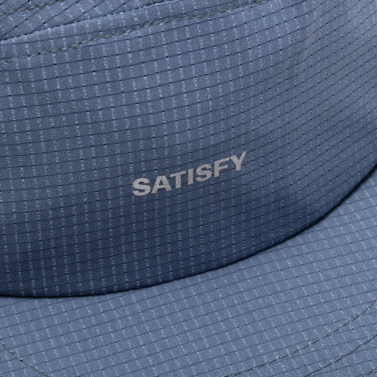 Satisfy - Rippy Air Trail Cap
Color : Mirage
Materials : 100% Nylon Ripstop
Adjustable bungee cord back strap with reflective loops
Exterior detachable care label
PeaceShell™ water-repellent finish
Lightweight
One size