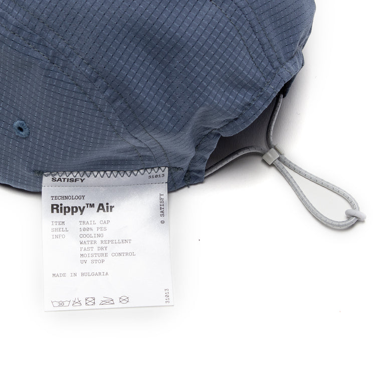 Satisfy - Rippy Air Trail Cap
Color : Mirage
Materials : 100% Nylon Ripstop
Adjustable bungee cord back strap with reflective loops
Exterior detachable care label
PeaceShell™ water-repellent finish
Lightweight
One size