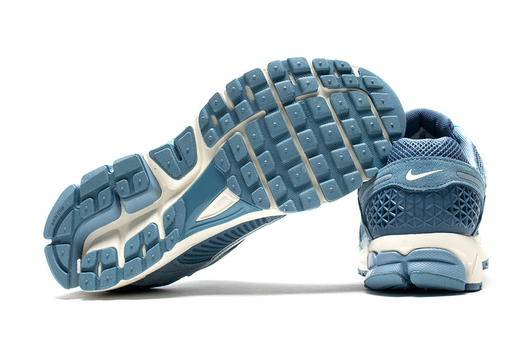 Nike | Zoom Vomero 5
Style # HF1553-400
Color : Denim Turq / Pale Ivory / Smokey Blue