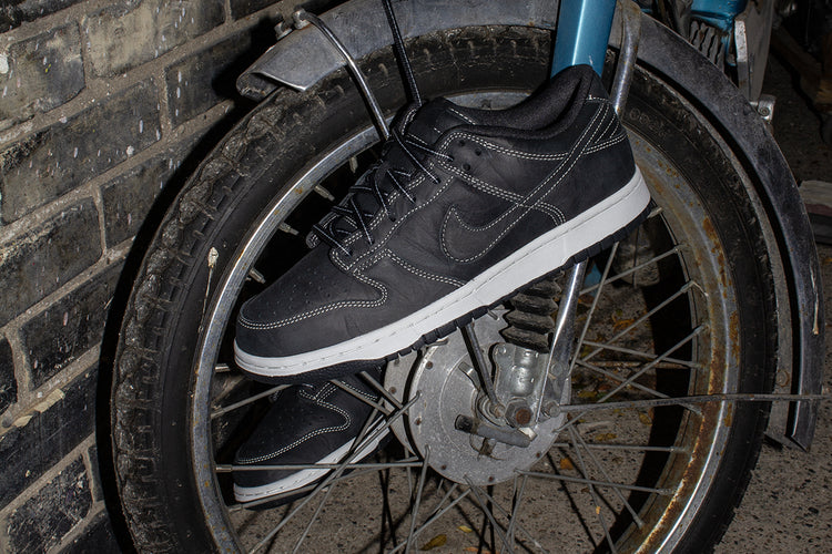 Nike - Dunk Low
Style # IO4550-001
Color : Off Noir / Summit White