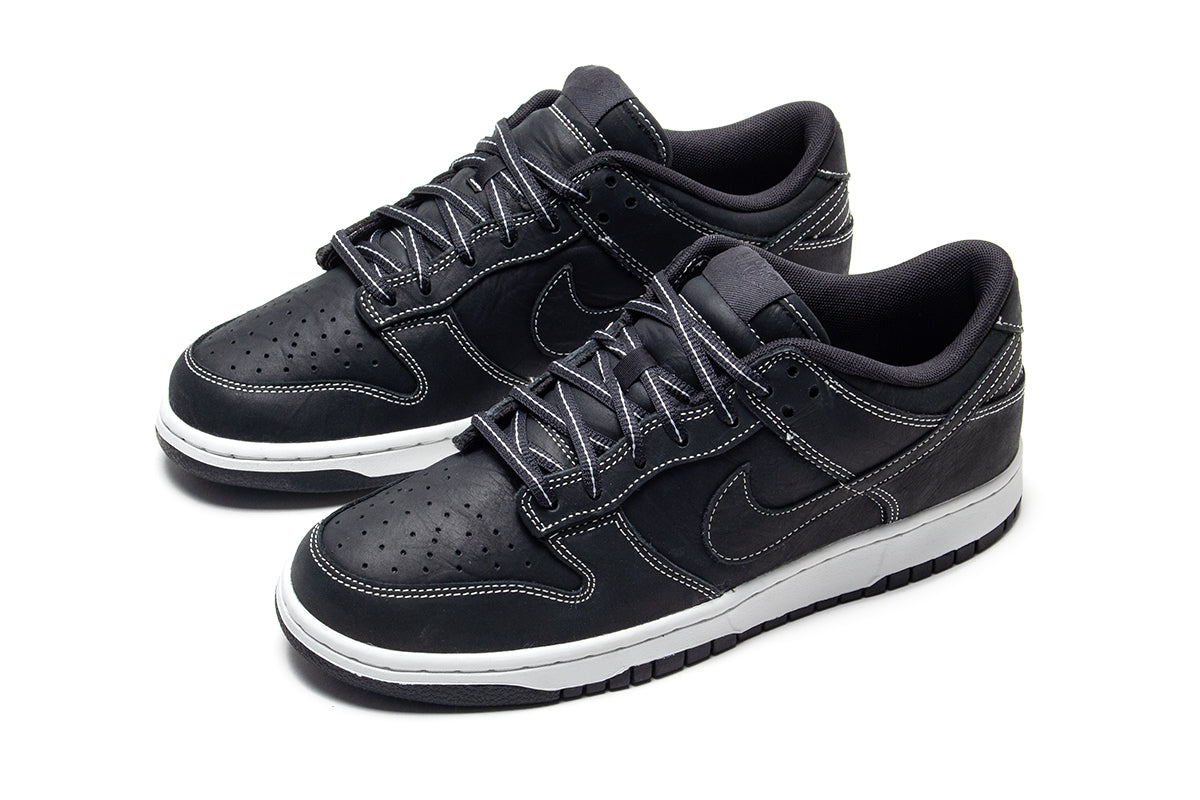 Nike - Dunk Low
Style # IO4550-001
Color : Off Noir / Summit White