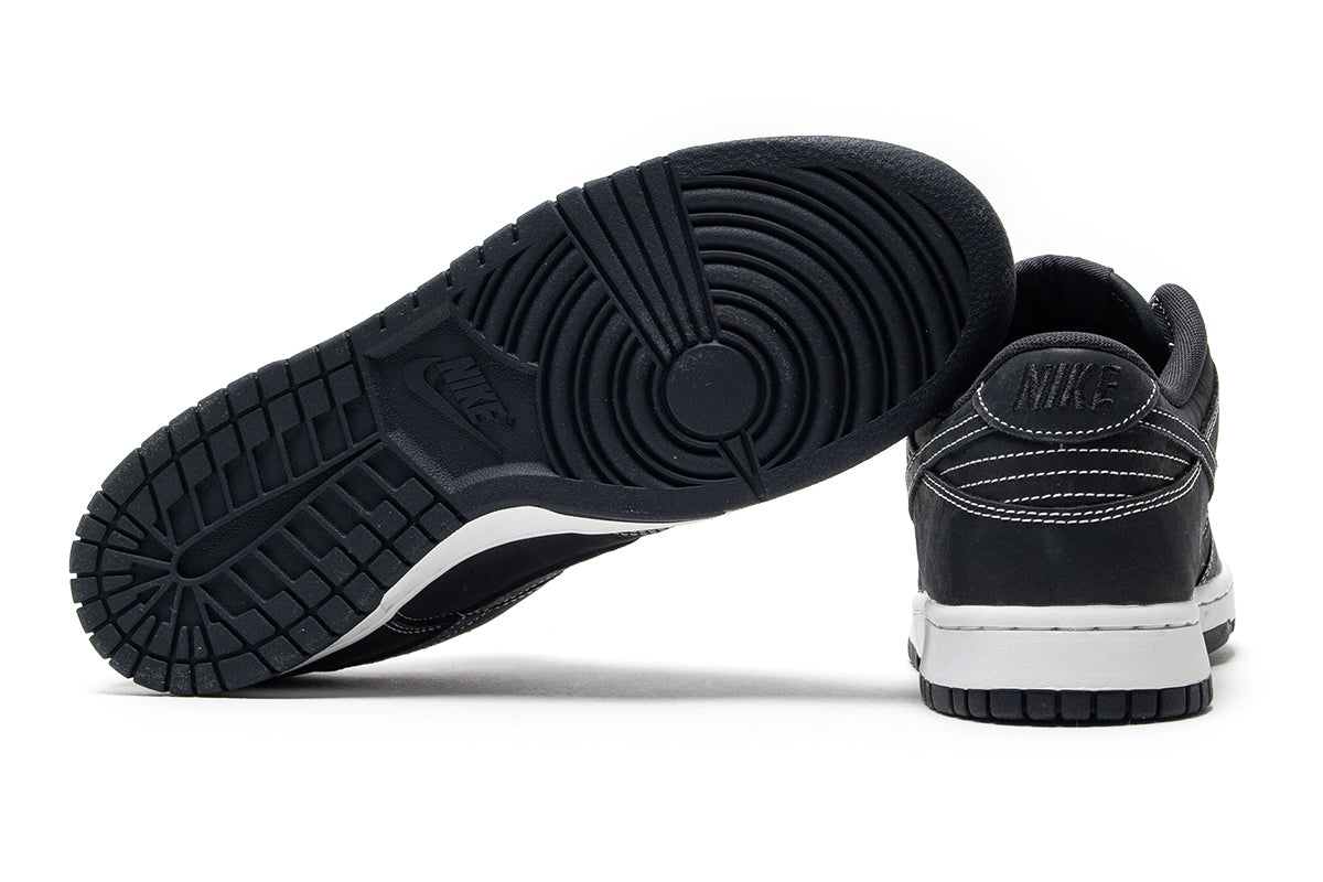 Nike - Dunk Low
Style # IO4550-001
Color : Off Noir / Summit White