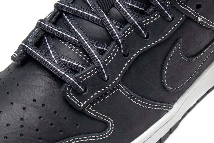 Nike - Dunk Low
Style # IO4550-001
Color : Off Noir / Summit White