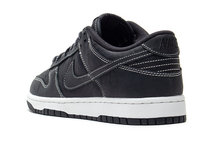 Nike - Dunk Low
Style # IO4550-001
Color : Off Noir / Summit White