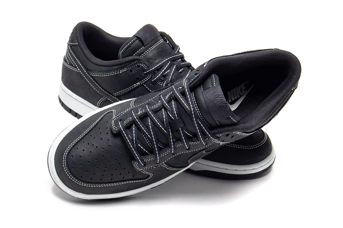 Nike - Dunk Low
Style # IO4550-001
Color : Off Noir / Summit White