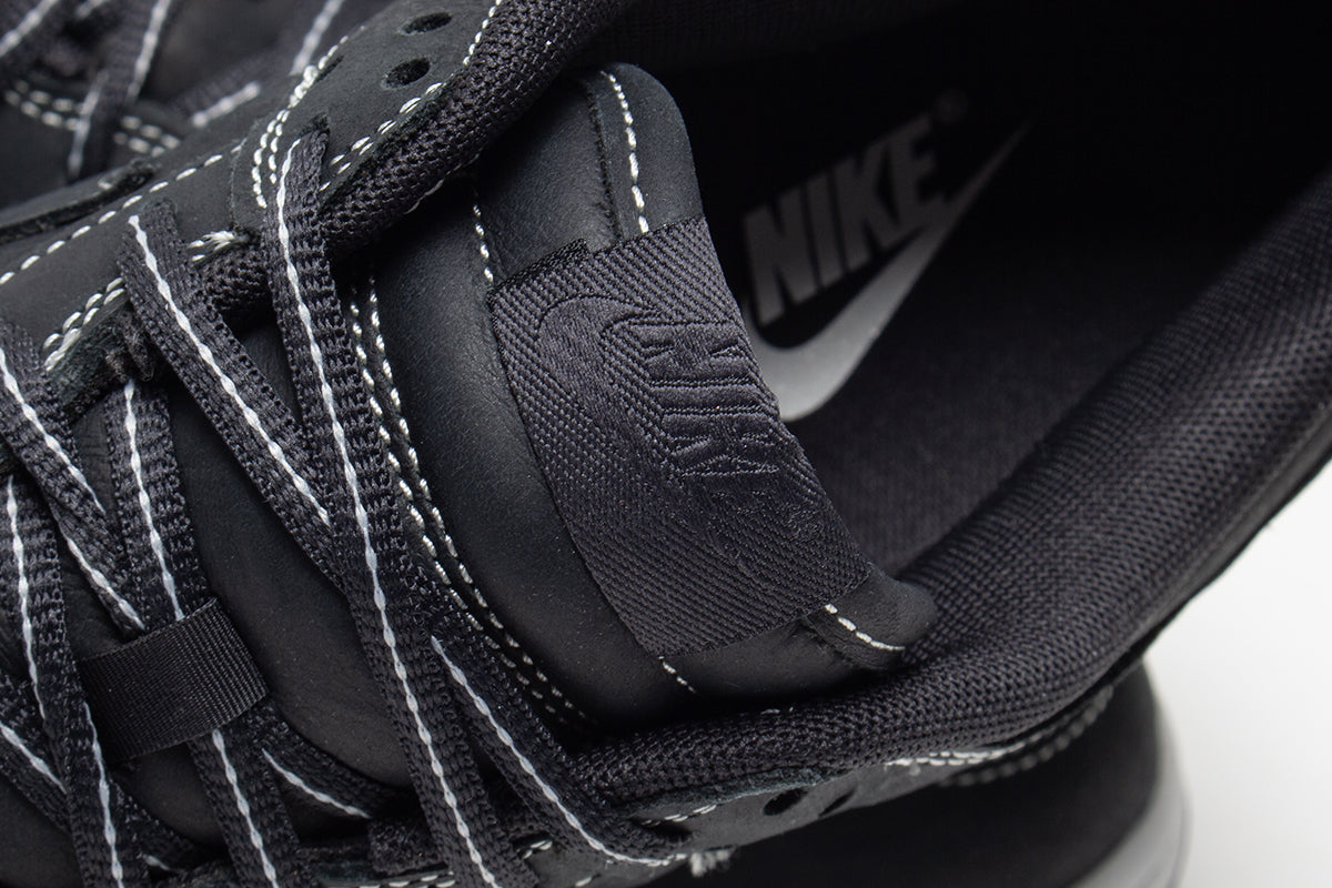 Nike - Dunk Low
Style # IO4550-001
Color : Off Noir / Summit White