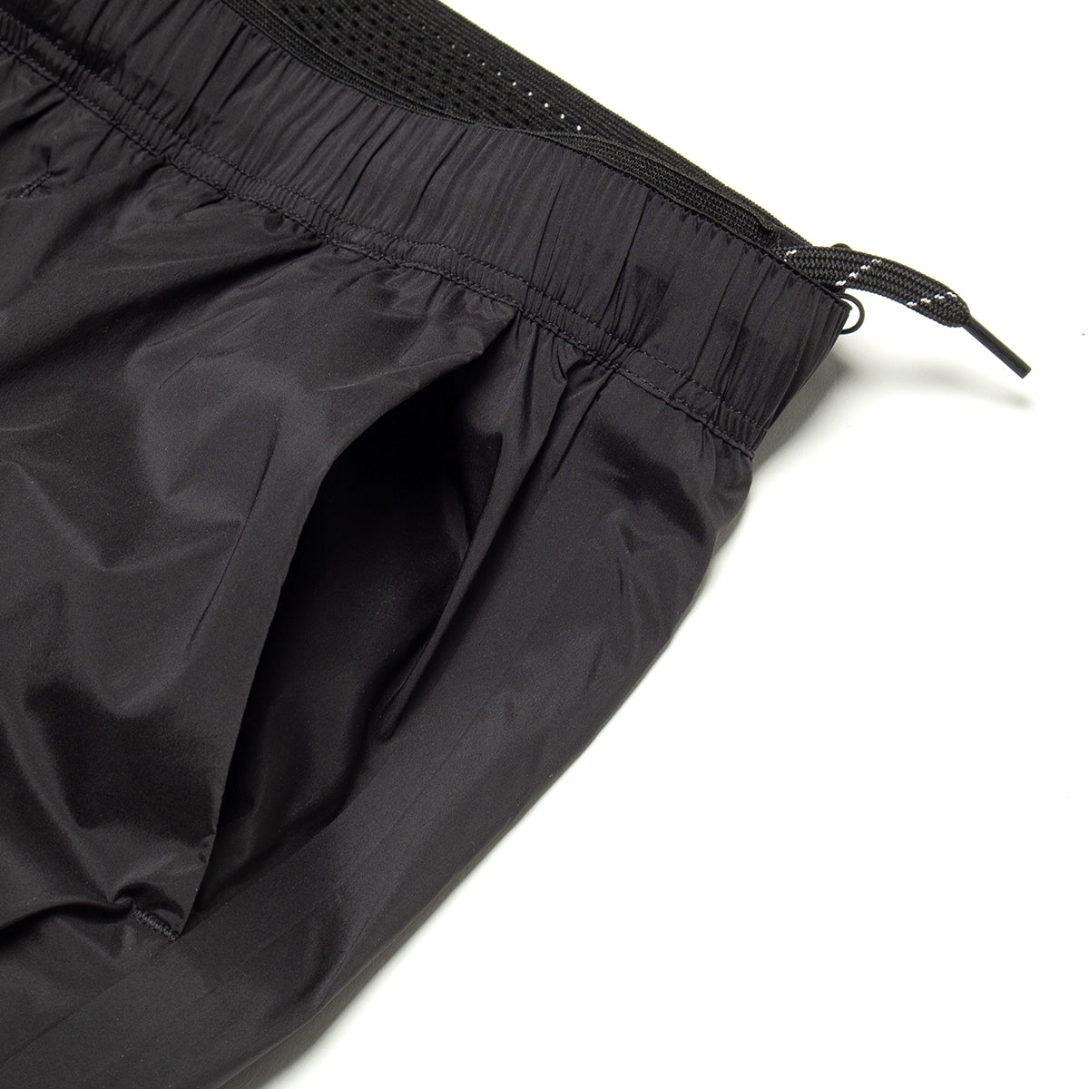 Satisfy - TechSilk Shorts 5"
Color : Black
Shell Materials : 88% Nylon / 12% Elastane
Lining Materials : 64% Nylon / 36% Elastane
Double waistband construction with drawcord
Quick-drying and anti-chafe Justice™ liner
2 front side pockets
Mini S-Carabiner clip
Sweatproof phone pocket
Detachable care label
Quick-drying
Regular fit