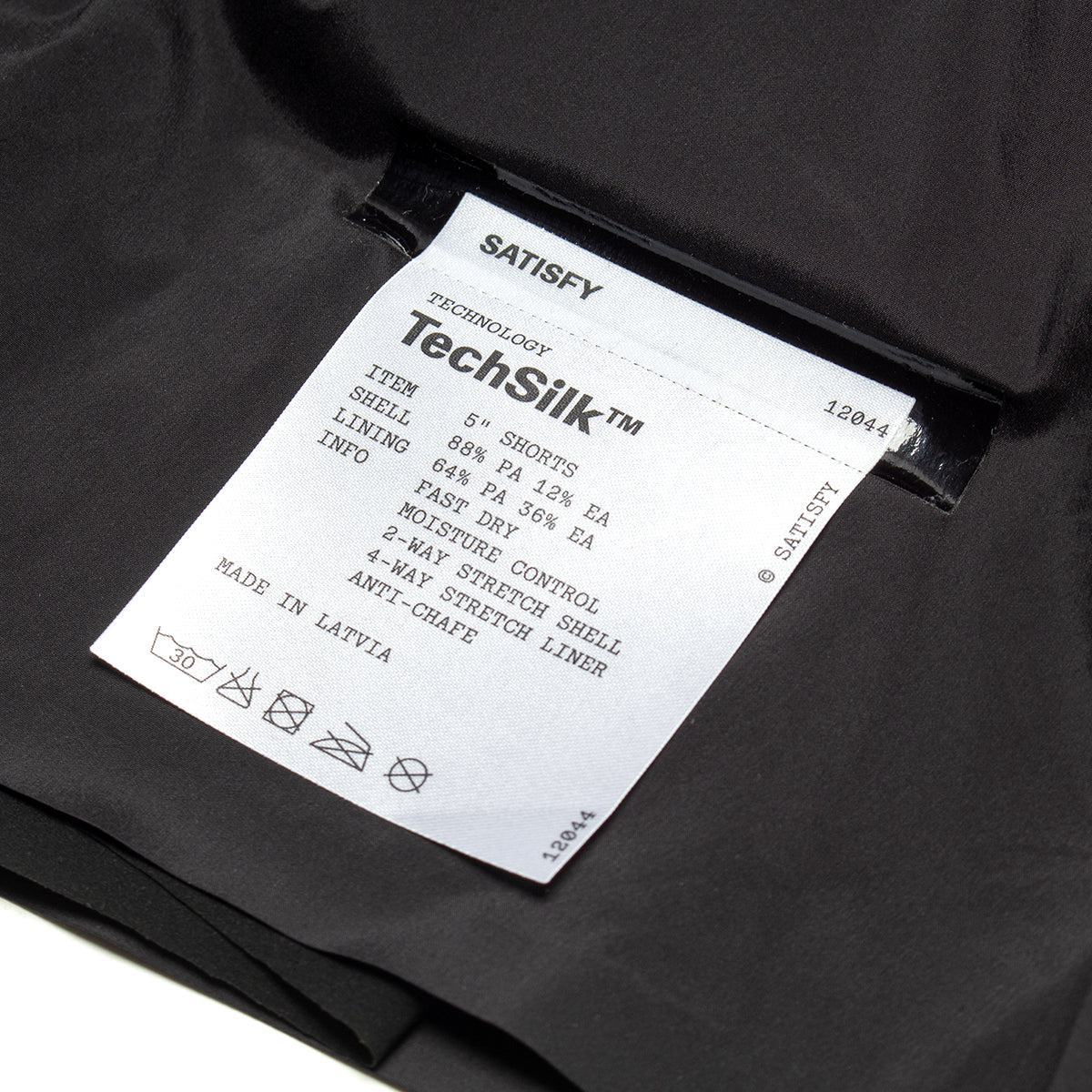 Satisfy - TechSilk Shorts 5"
Color : Black
Shell Materials : 88% Nylon / 12% Elastane
Lining Materials : 64% Nylon / 36% Elastane
Double waistband construction with drawcord
Quick-drying and anti-chafe Justice™ liner
2 front side pockets
Mini S-Carabiner clip
Sweatproof phone pocket
Detachable care label
Quick-drying
Regular fit
