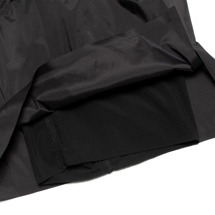 Satisfy - TechSilk Shorts 5"
Color : Black
Shell Materials : 88% Nylon / 12% Elastane
Lining Materials : 64% Nylon / 36% Elastane
Double waistband construction with drawcord
Quick-drying and anti-chafe Justice™ liner
2 front side pockets
Mini S-Carabiner clip
Sweatproof phone pocket
Detachable care label
Quick-drying
Regular fit