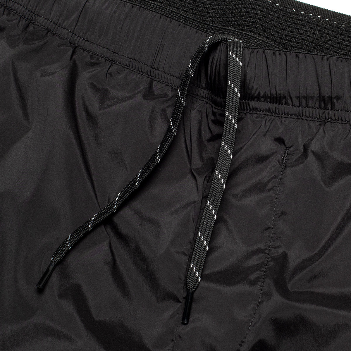 Satisfy - TechSilk Shorts 5"
Color : Black
Shell Materials : 88% Nylon / 12% Elastane
Lining Materials : 64% Nylon / 36% Elastane
Double waistband construction with drawcord
Quick-drying and anti-chafe Justice™ liner
2 front side pockets
Mini S-Carabiner clip
Sweatproof phone pocket
Detachable care label
Quick-drying
Regular fit