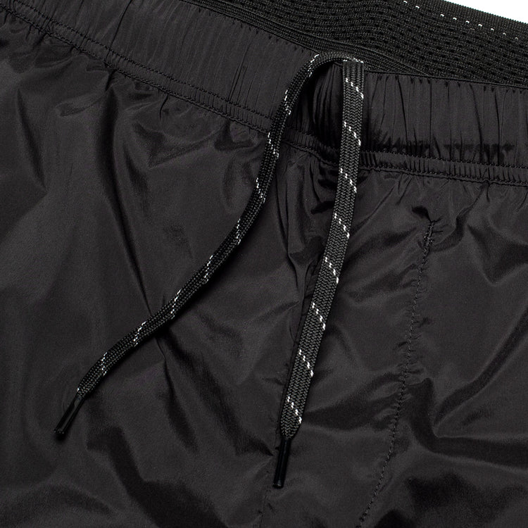 Satisfy - TechSilk Shorts 5"
Color : Black
Shell Materials : 88% Nylon / 12% Elastane
Lining Materials : 64% Nylon / 36% Elastane
Double waistband construction with drawcord
Quick-drying and anti-chafe Justice™ liner
2 front side pockets
Mini S-Carabiner clip
Sweatproof phone pocket
Detachable care label
Quick-drying
Regular fit
