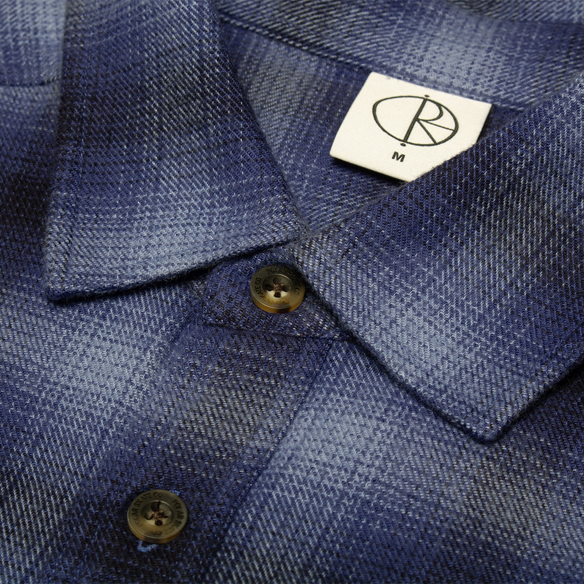 Polar Skate Co. - Mitchell L/S Shirt
Color : Blue
Materials : 100% Brushed Cotton Twill
Garment washed
Dropped shoulders
Loose fit

Custom faux tortoise buttons
Made in Portugal