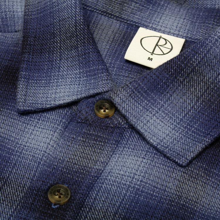 Polar Skate Co. - Mitchell L/S Shirt
Color : Blue
Materials : 100% Brushed Cotton Twill
Garment washed
Dropped shoulders
Loose fit

Custom faux tortoise buttons
Made in Portugal